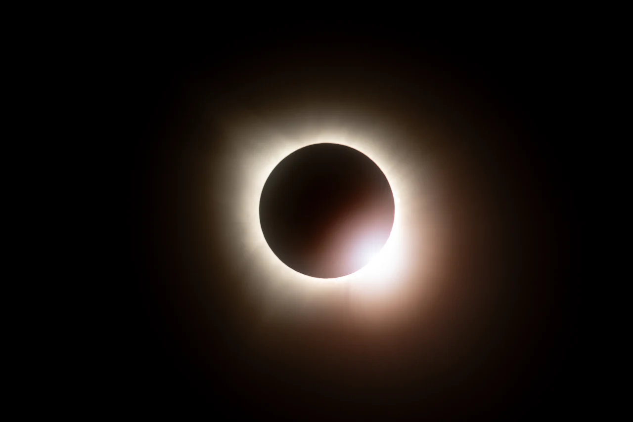 الحلقة الماسية أثناء كسوف 8 أبريل 2024 في كليفلاند — NASA / Jordan Salkin